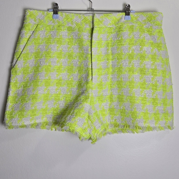 Steve Madden Women's Lia Neon Yellow Festival Gingham Check Tweed Shorts XL - Picture 2 of 8